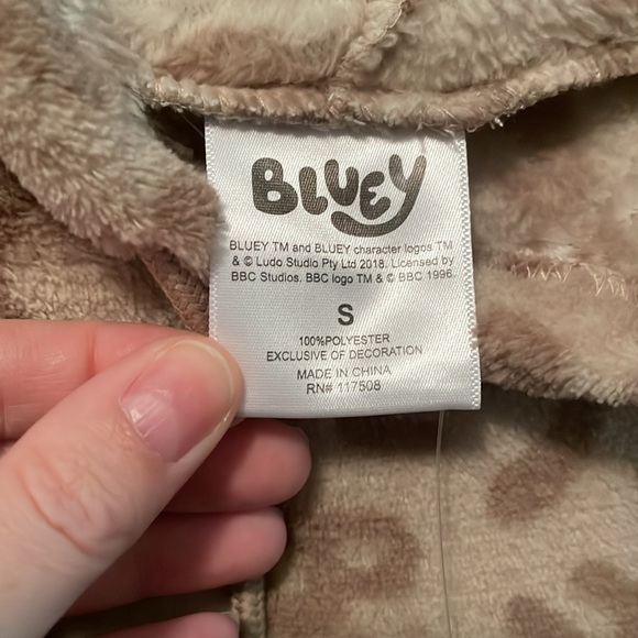 NWT Bluey women’s super soft hoodie, size S, “leopards” print with BLUEY letters - Picture 4 of 5